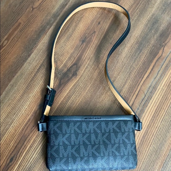 Michael Kors fanny pack - Picture 1 of 9